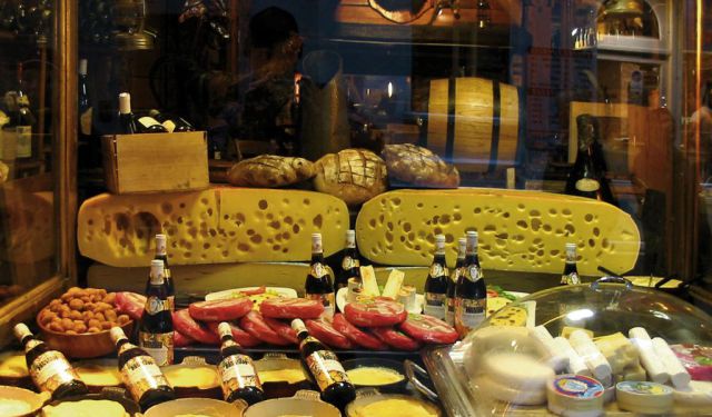 Shopping Walking Tour in Paris