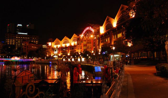 Nightlife Walking Tour of Singapore