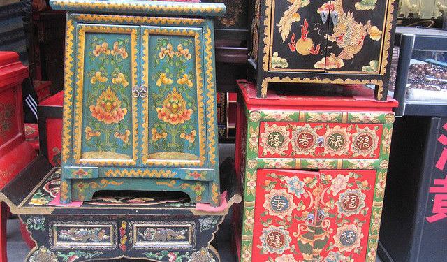 Antiques Shopping in Shanghai's Changning District
