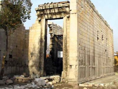 Temple of Augustus and Rome