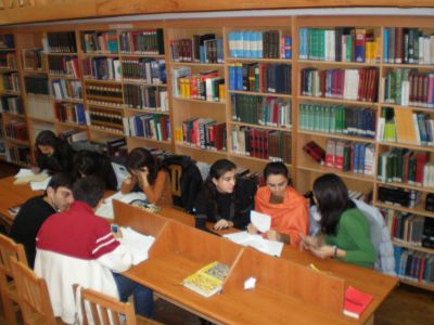 Biblioteca Municipal "Mariscal Andrés de Santa Cruz"