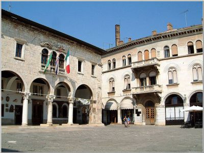 Pula Communal Palace