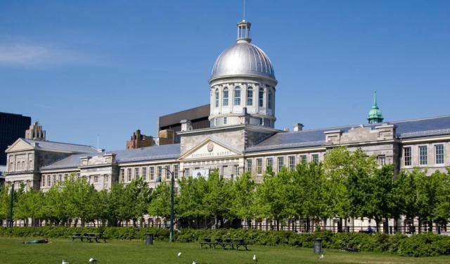 Famous Architecture Walking Tour in Montreal