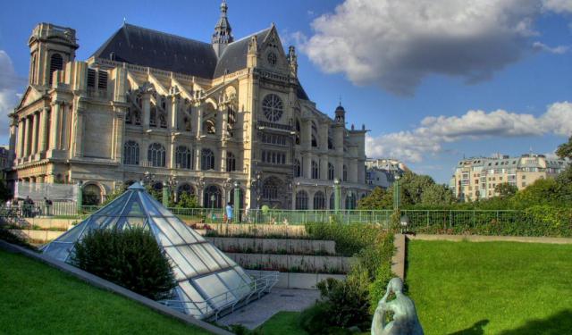 Self-Guided Tour Along the Seine