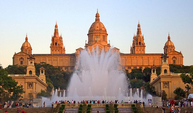 Walking Tour of Barcelona Palaces