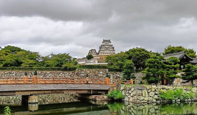 Himeji Castle and Hiroshima from Osaka
