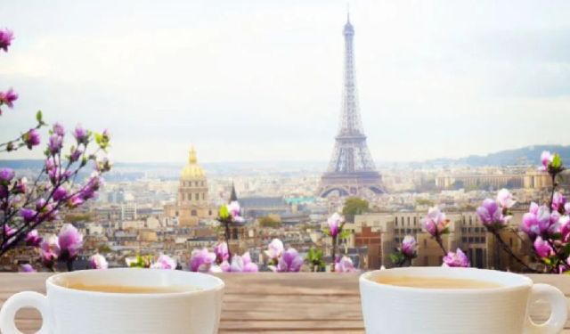 The Art of an Effortless Sunday in Paris