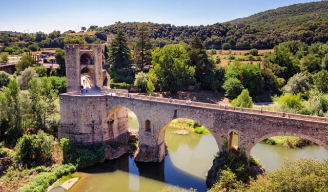 Discovering Besalu