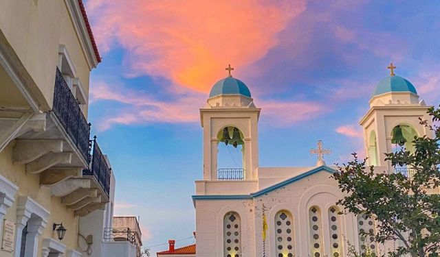 10 Reasons to Stay in Chora Andros