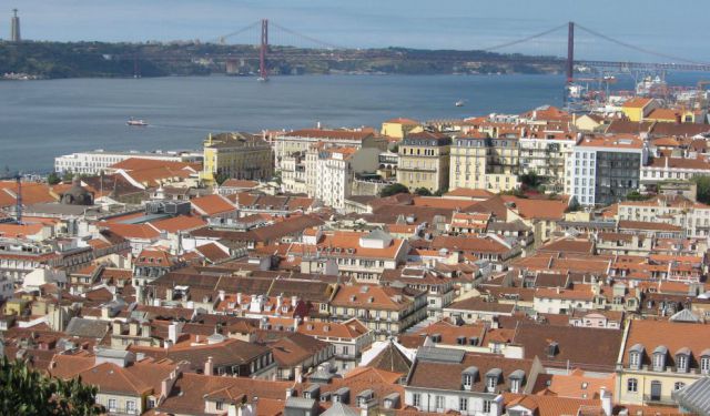 A Walk around Lisbon Squares