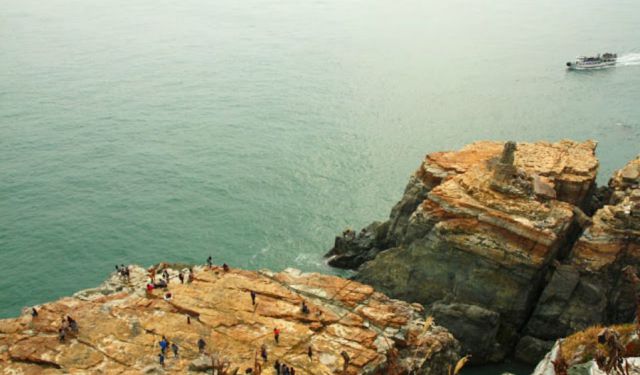 Scenic Sites of Busan: Taejongdae and Oryukdo