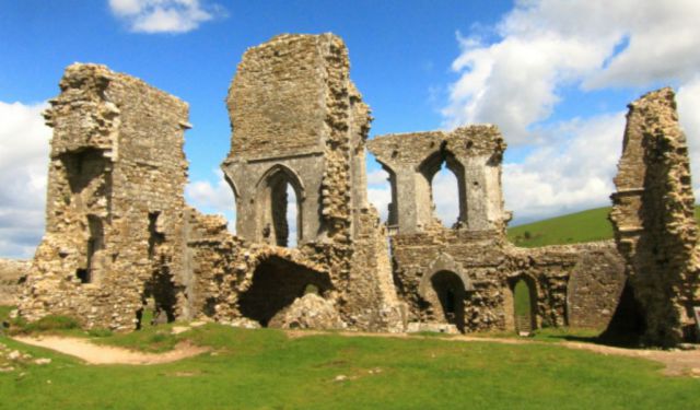 A Day Out at Corfe Castle Village