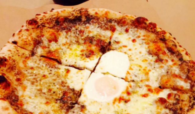 Pizza Romana: When the Moon Hits Your Eye Like a Big Pizza