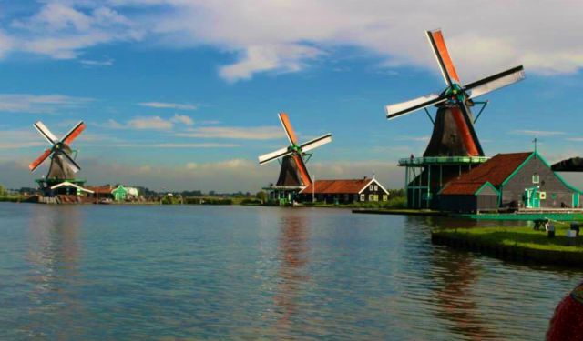 Zaanse Schans: Windmills, Clogs and Cheese!