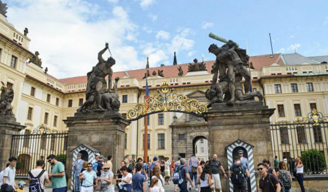 A Complete Guide to Prague Castle