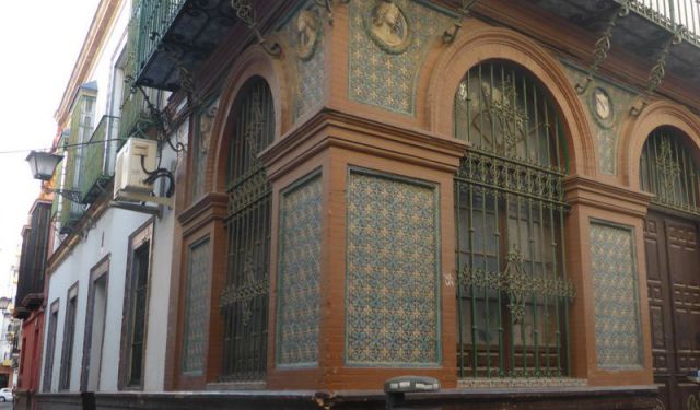 Walking Tour of Triana in Seville Spain