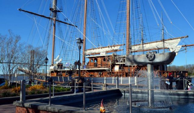 Eating and Sightseeing in Savannah
