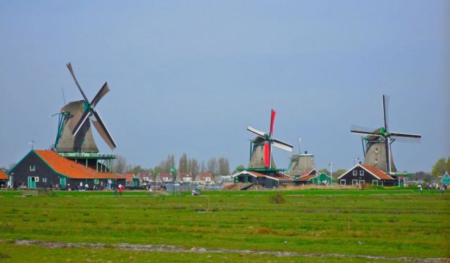 Zaanse Schans – How to Marvel at Imposing Windmills