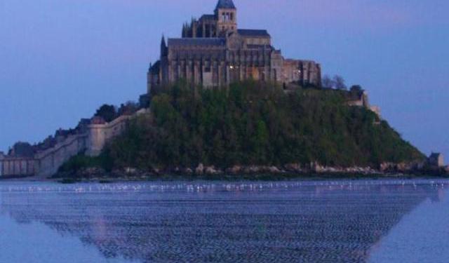 Crossing the Bay of the Mont Saint Michel