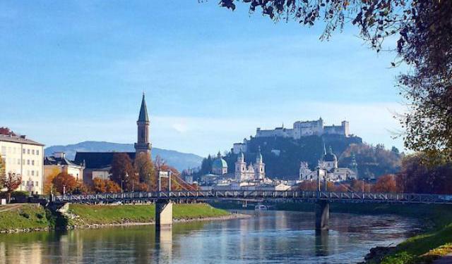 Circle Salzburg through the Squares