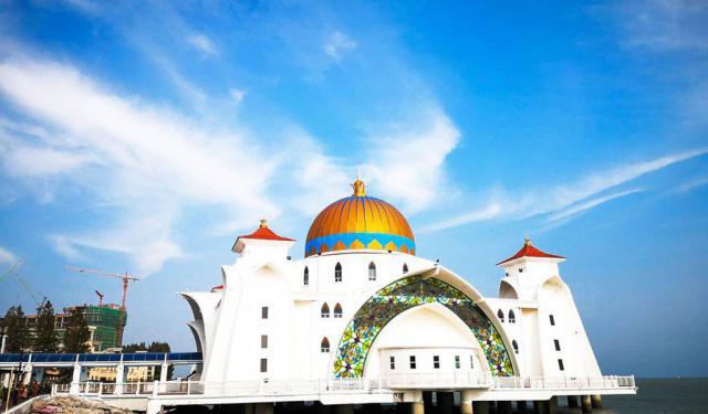 A Quick Guide to Melaka Straits Mosque