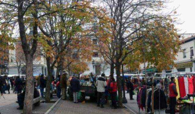 The Ultimate Guide to El Rastro Madrid + Tips!