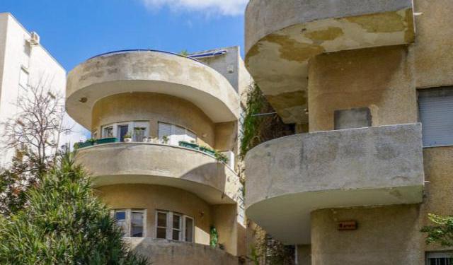 Touring Tel Aviv