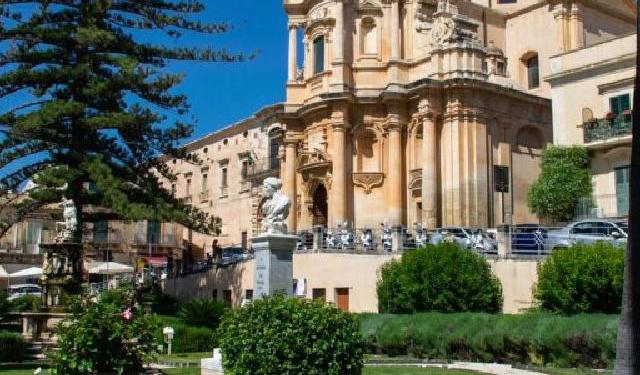 How to Make the Most of a Day Trip to Noto, Sicily