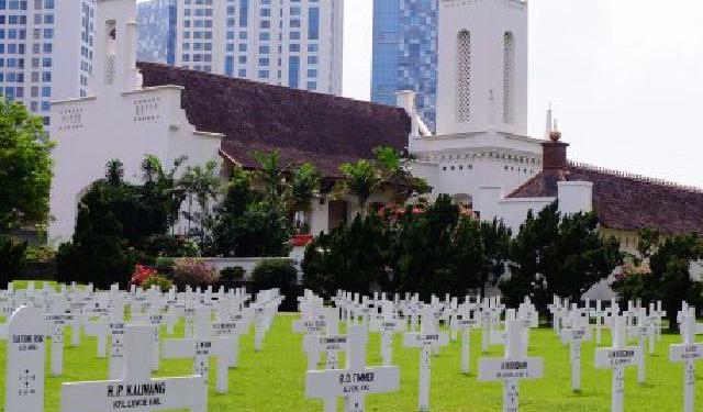 Ereveld Menteng Pulo, Historical Cemetery in a Jungle