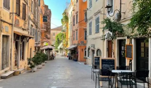 Sun and Sightseeing in Corfu Town