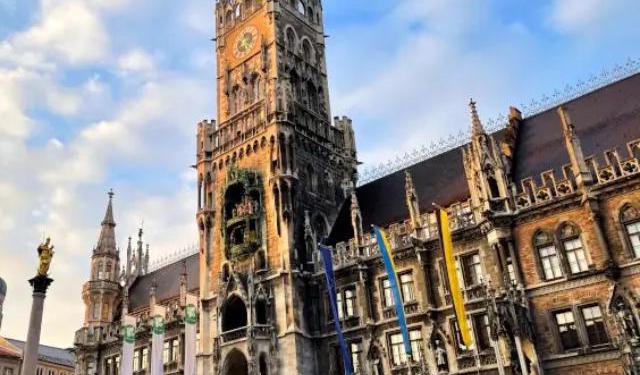 9 Self-Guided Walking Tours in Munich, Germany + Maps