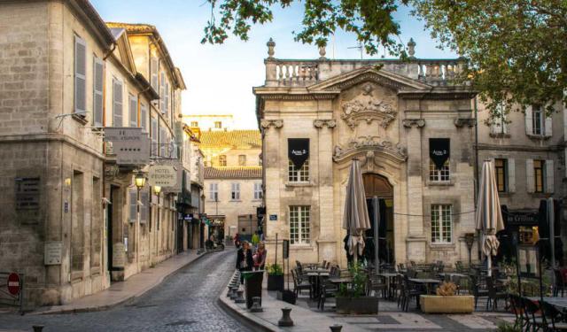 A Quick Sightseeing Guide to Visiting Avignon, France
