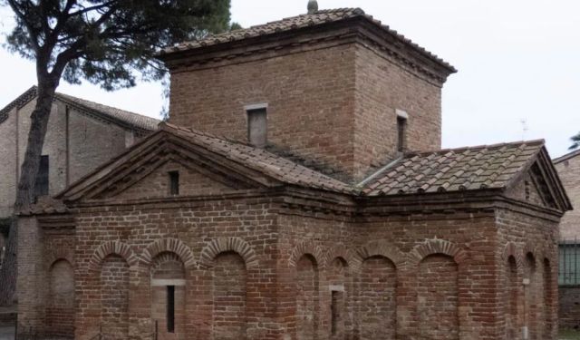 Explore Ravenna: Mosaics, History, and Literary Legends