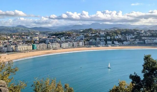 Complete Travel Guide to San Sebastian: Tips & Attractions