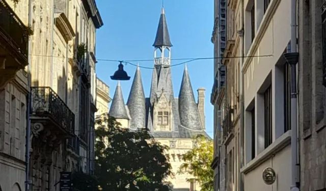 Stunning Architecture and World-famous Wine, Bordeaux