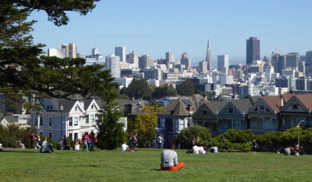 Going to San Francisco: a Walk in the Haight