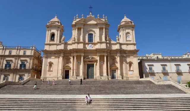 A Short Stroll through Noto
