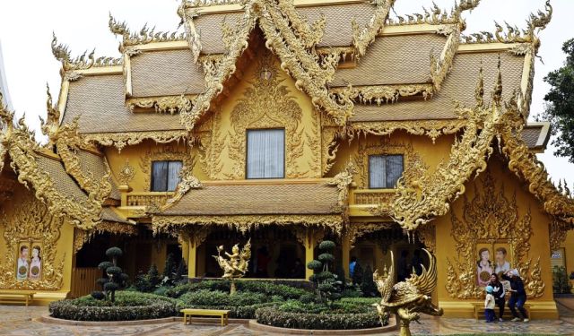 Extravagant Buddhist Temples in Chiang Rai, Thailand