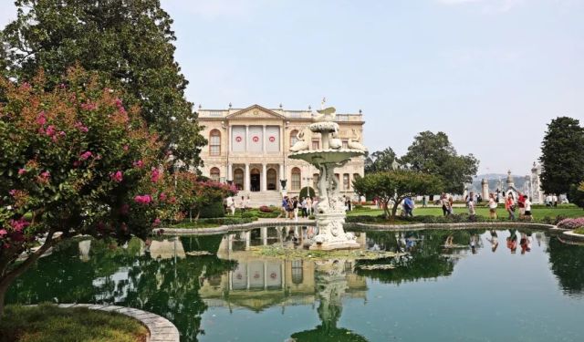 Istanbul’s Glamorous Palaces