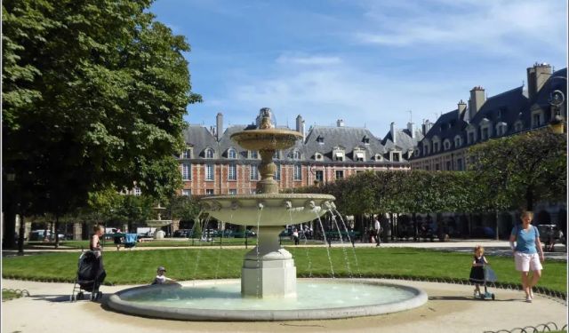 A Stroll Through More of The Marais