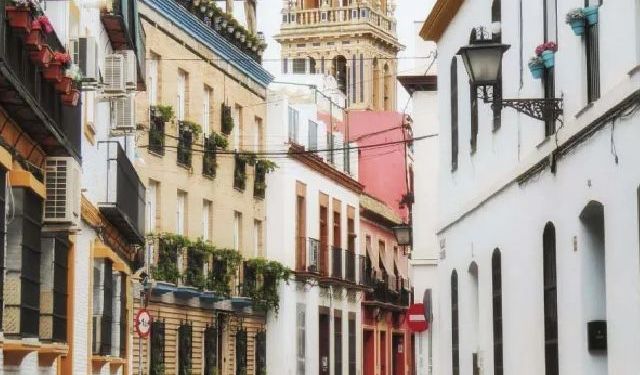 A Walk in Seville’s Picturesque Triana District