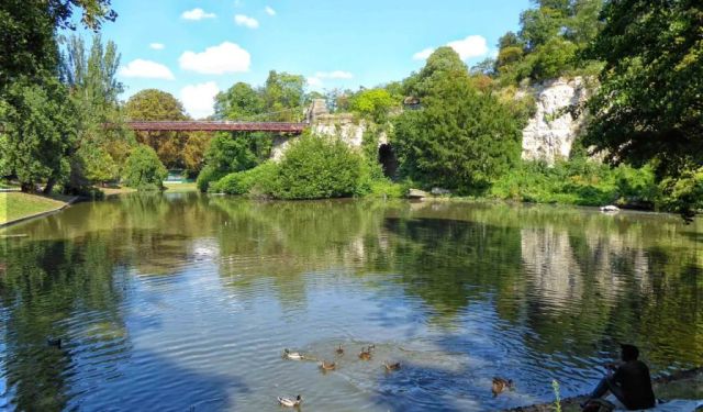 A Sunny Sunday Walk in Belleville