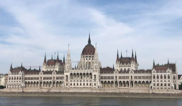 Scavenger Hunt in Budapest; Kolodko Mini Statues (1/4)