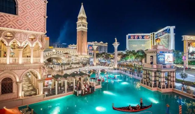 The 20 Most Romantic Restaurants in Las Vegas