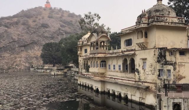 Bundi Self-Guided Walking Tour