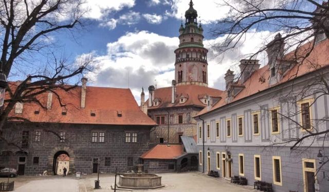 Cesky Krumlov – Day Trip from Prague or Stay Overnight?