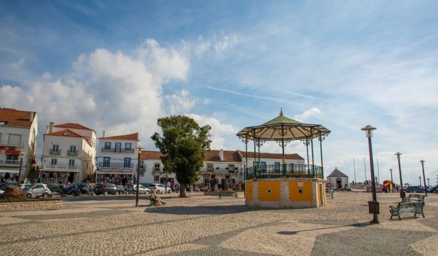 Portugal Day Trip: Nazare, the Place to Surf and See Waves