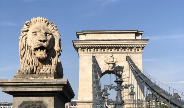 Scavenger Hunt in Budapest; Kolodko Mini Statues (4/4)