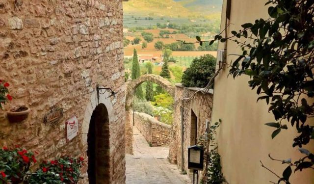 Discover Spello: A Gorgeous Hill Town in Umbria, Italy