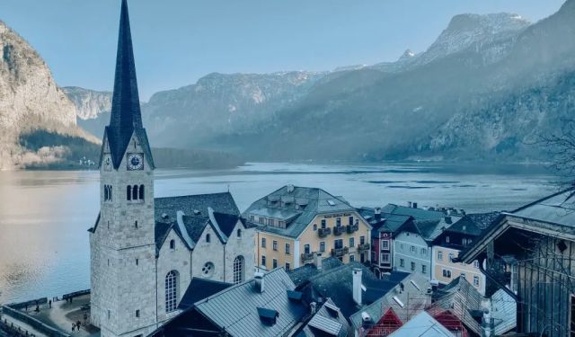 Travel Guide to Hallstatt